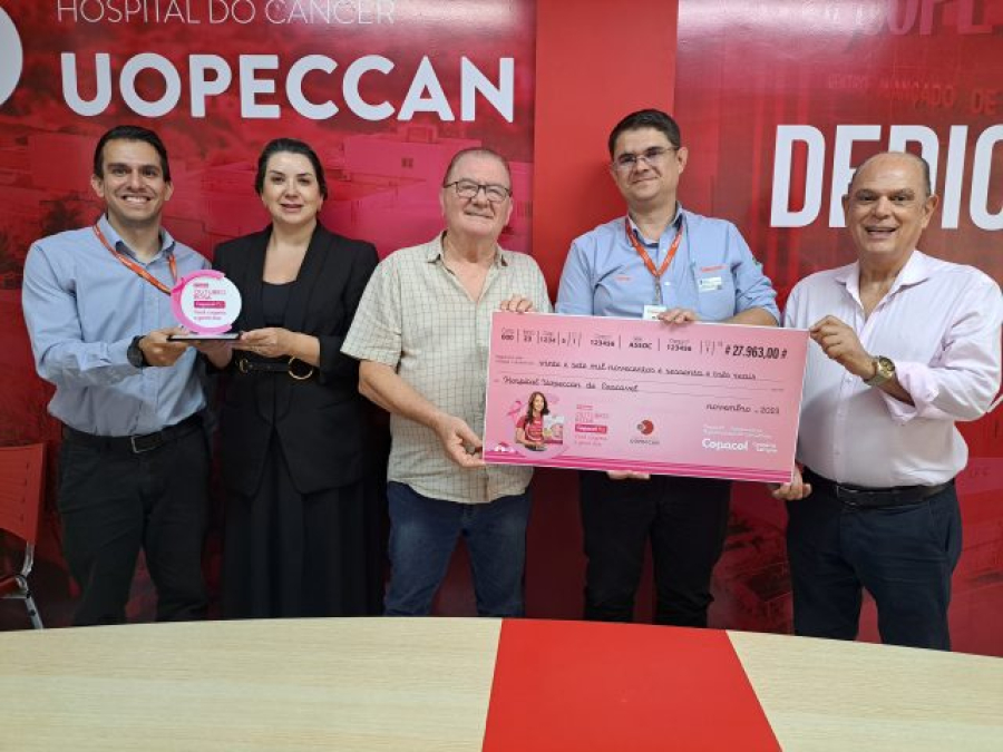 Uopeccan recebe cheque da campanha Tilápia Outubro Rosa Copacol