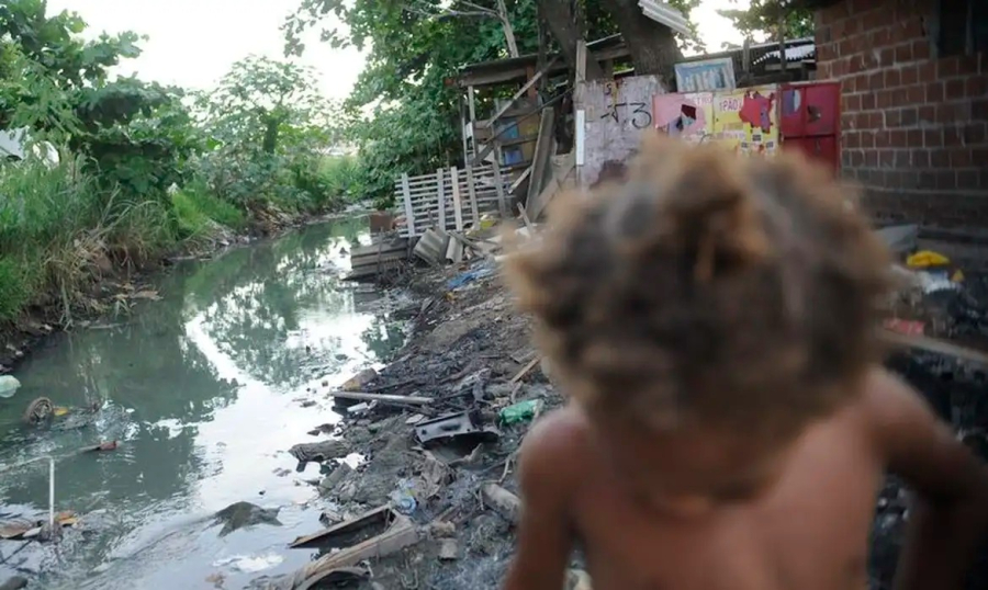 Estudo mostra que 46% das casas no Brasil têm problemas de saneamento