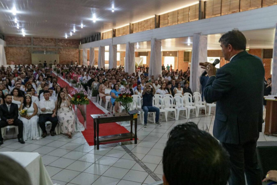 Casamento Coletivo Cidadão oficializou a união de 70 casais