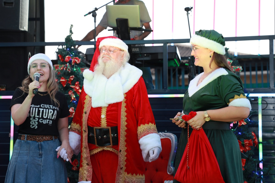Caravana do Papai Noel passa pelo distrito de São João