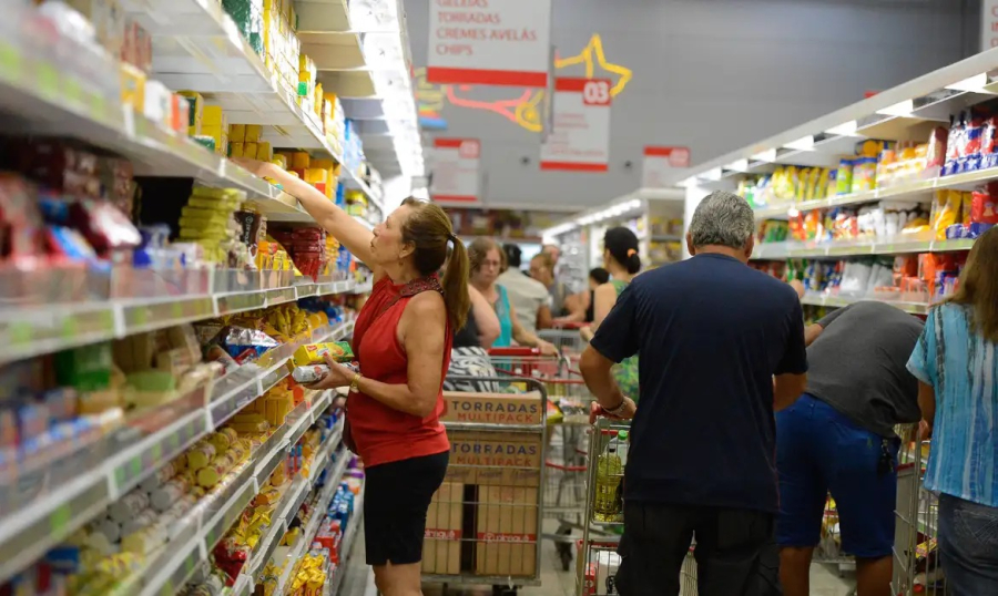 Mercado eleva previsão para expansão da economia em 2025
