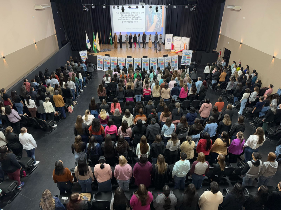 Seminário reúne mais de 300 educadores e marca encerramento do Programa Leei