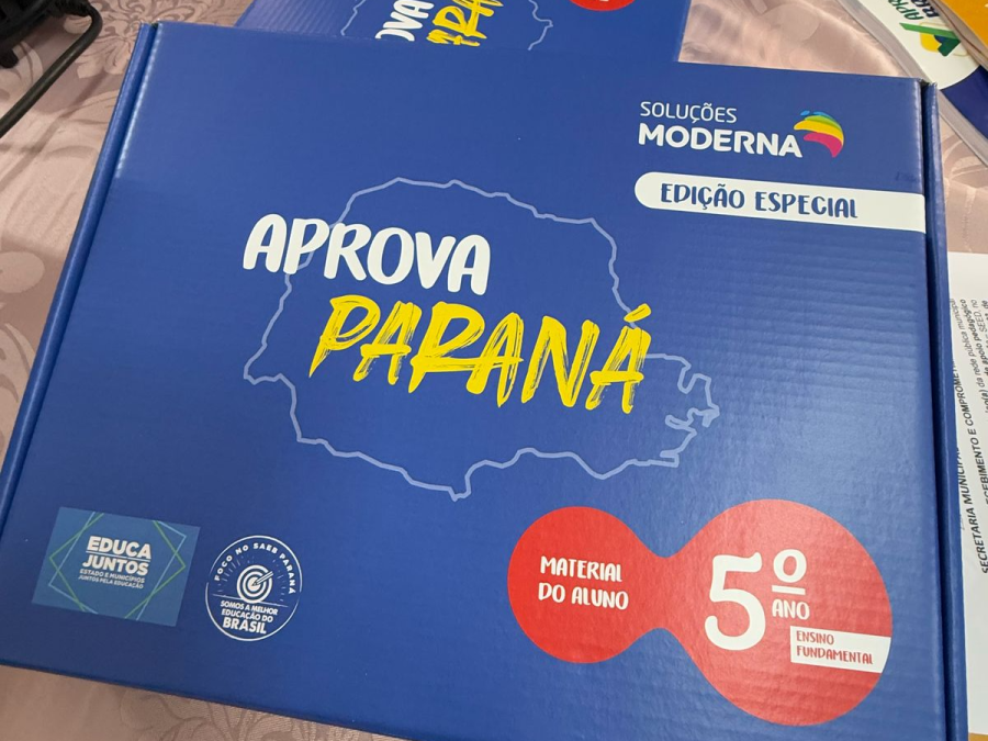 Alunos do 5º ano da rede municipal recebem materiais do Aprova Brasil 
